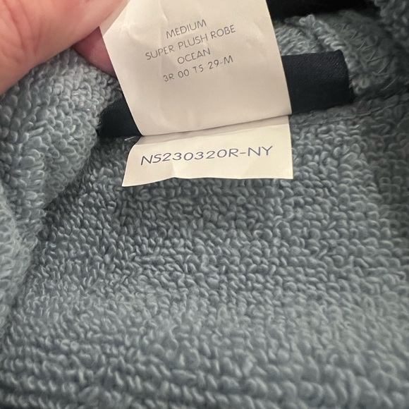 Brooklinen Super-Plush Robe - Picture 3 of 3